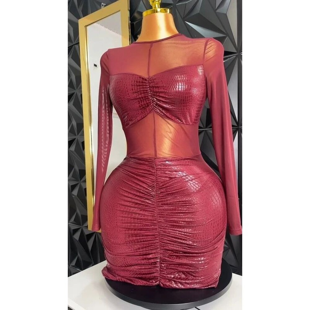🔥👗Sheer Long-Sleeve Burgundy Ruched Bodycon Dress